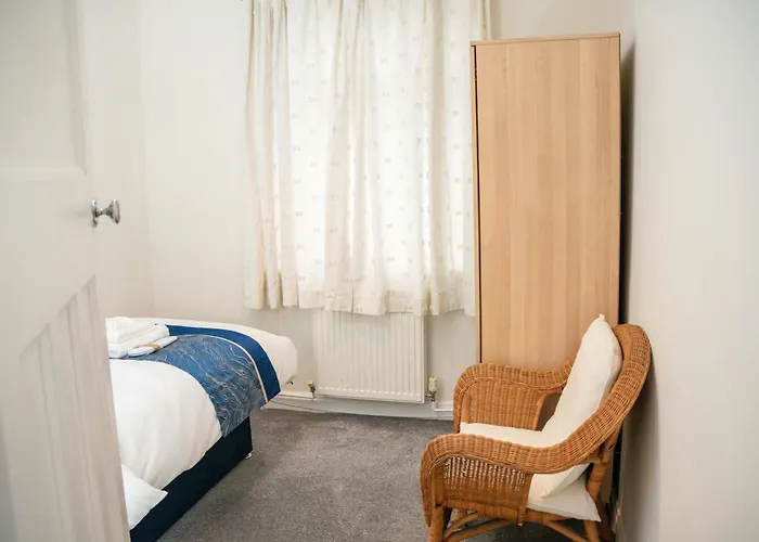 Modern & Spacious 4 Bedroom In