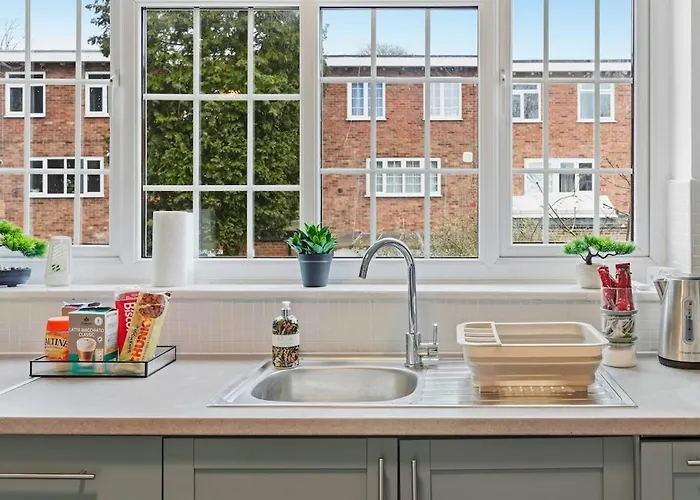 Modern 4 Bedroom House For 9 Guests With Free Parking By The Cosy Corner Nationwide 公寓