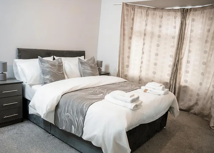 Modern & Spacious 4 Bedroom Residence In Manchester * مانشستر