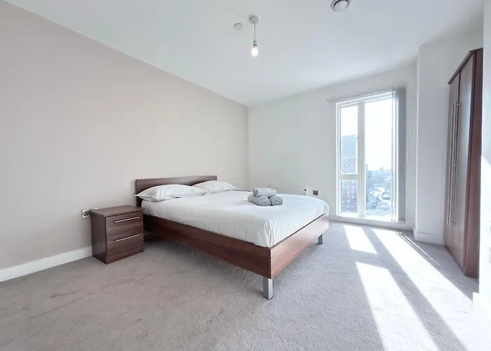 Modern Near Oxford Road, Centre *