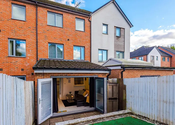 Salford 4 Bed House - Free Parking - Sleeps 7 Lägenhet Manchester