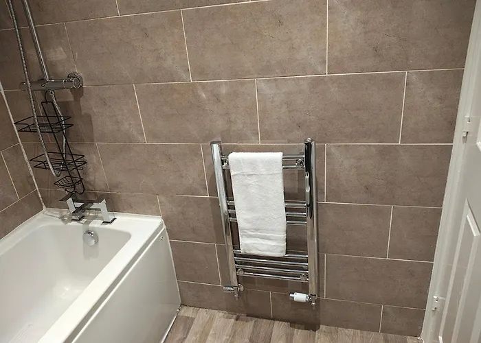 Deluxe 4-bed Near Etihad Stadium & C0-0p Arena, Sleeps 9 شقة مانشستر