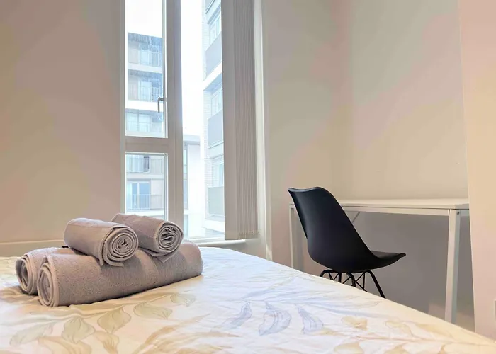 Modern Near Oxford Road, Centre