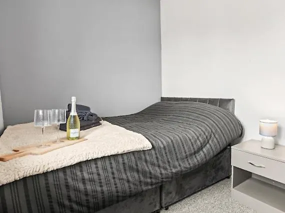 Arosa Escape- Modern2 Bed Suite,sleeps 5,free Parking,ps4,kingbed,wifi,near Christies Mánchester