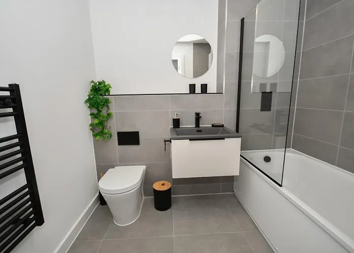 Modern 2 Bedroom In W Balcony *