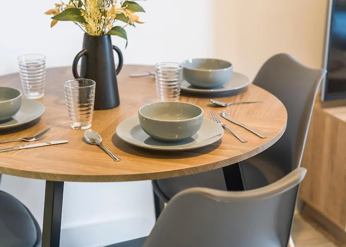 Apartamento Modern 1-bed Centre Flat - Balcony & Parking *