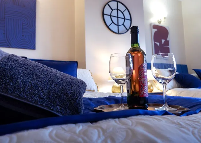 Near Uni And Hospital - Long - Fast Wi-fi - 15 Mins To Apartamento