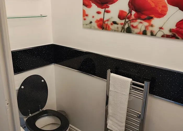 Deluxe 4-bed Near Etihad Stadium & C0-0p Arena, Sleeps 9 Apartment