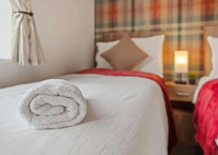 Modern 4 Bedroom House For 9 Guests With Free Parking By The Cosy Corner Nationwide 公寓