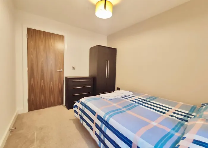 Modern Near Oxford Road, Centre