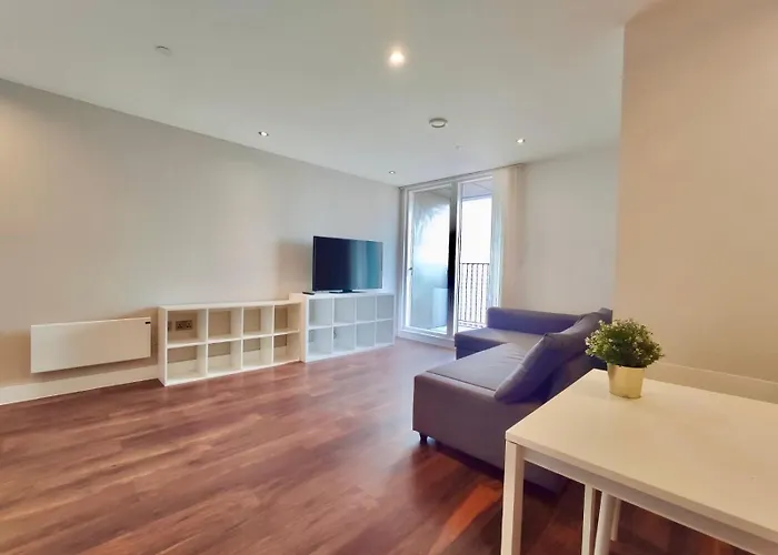 Modern Near Oxford Road, Centre *