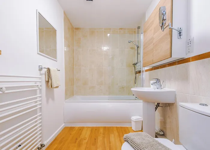 Stylish Mcr 1br Etihad Coop Live Parking Apartment