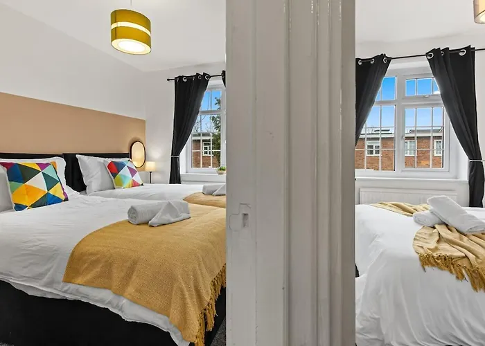 Modern 4 Bedroom House For 9 Guests With Free Parking By The Cosy Corner Nationwide 公寓 *