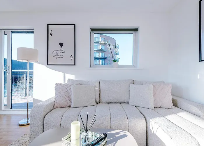 Apartment Stylish Mcr 1br Etihad Coop Live Parking