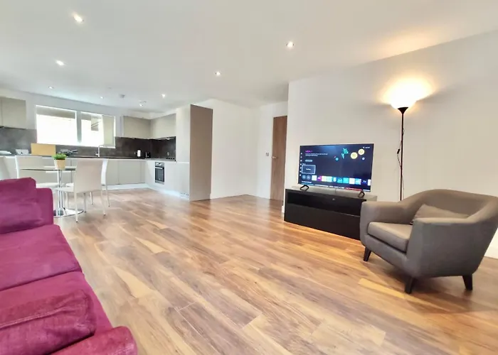 Modern Near Oxford Road, Centre *