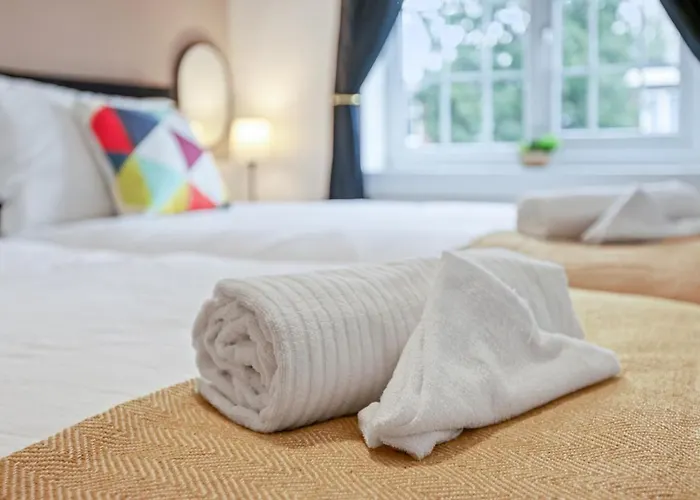 公寓 Modern 4 Bedroom House For 9 Guests With Free Parking By The Cosy Corner Nationwide *