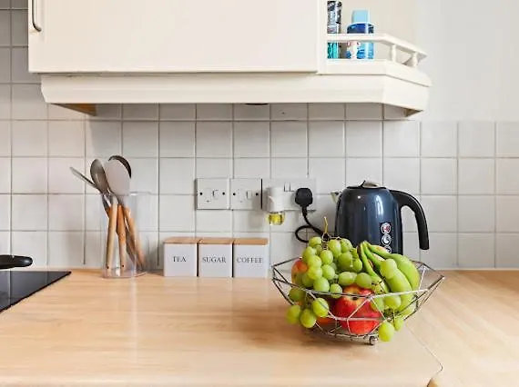 Arosa Escape- Modern2 Bed Suite,sleeps 5,free Parking,ps4,kingbed,wifi,near Christies Apartamento Mánchester