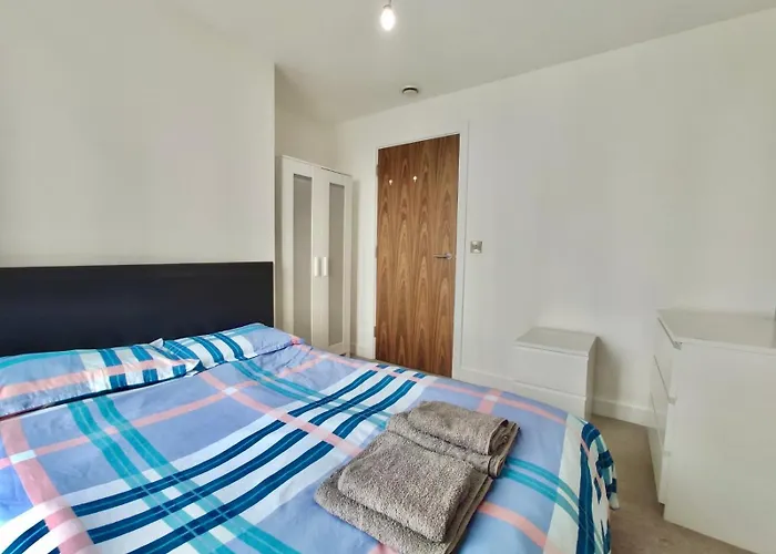 Modern Near Oxford Road, Centre