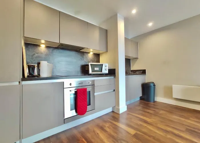 Modern Near Oxford Road, Centre *