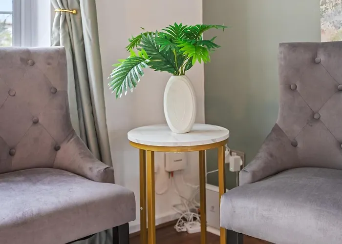 公寓 Modern 4 Bedroom House For 9 Guests With Free Parking By The Cosy Corner Nationwide