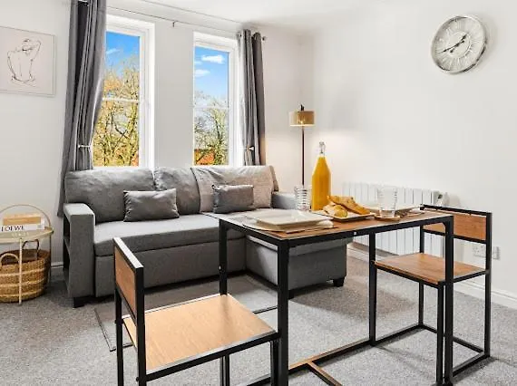 Arosa Escape- Modern2 Bed Suite,sleeps 5,free Parking,ps4,kingbed,wifi,near Christies Apartamento Mánchester