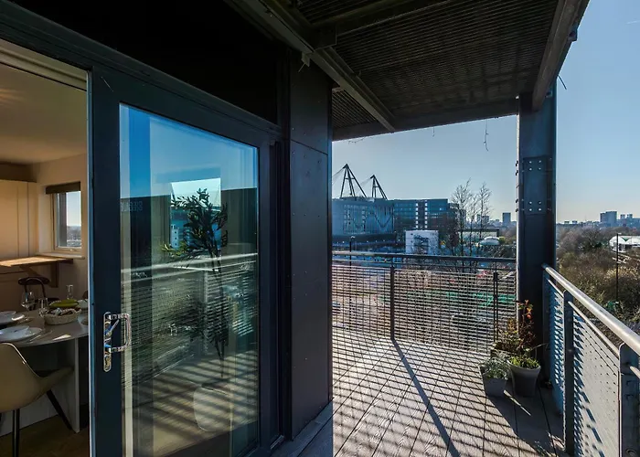 Stylish Mcr 1br Etihad Coop Live Parking Apartment *