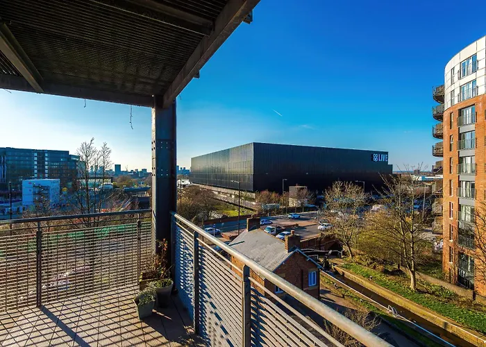 Stylish Mcr 1br Etihad Coop Live Parking *