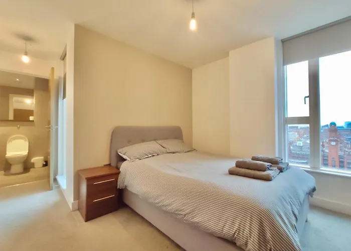 Modern Near Oxford Road, Centre *