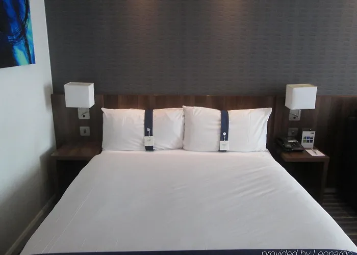 Express Centre By Ihg Hotel 3*