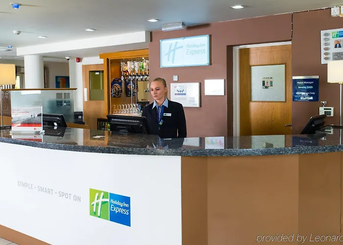 Express East By Ihg 호텔