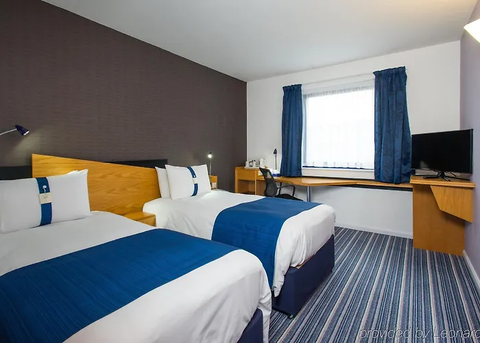 Express East By Ihg Hotel