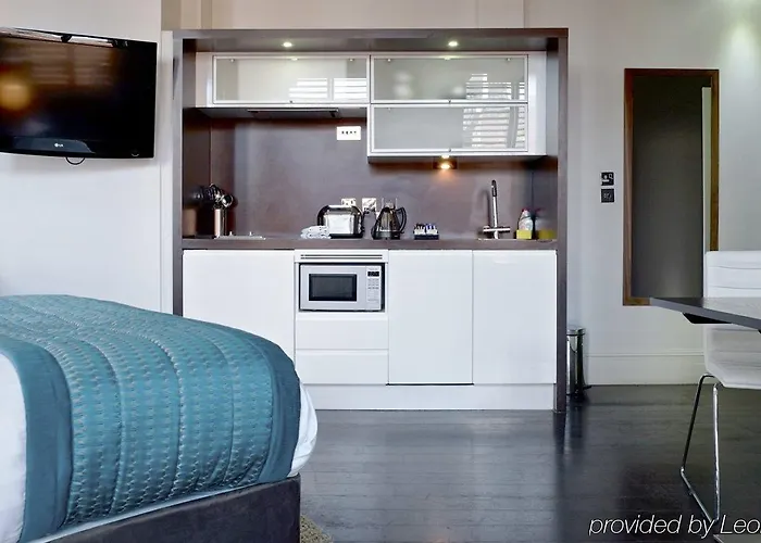 Aparthotel Roomzzz 4*