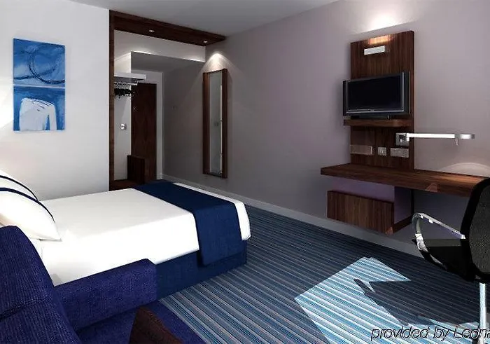 Express Centre By Ihg Hotel 3*