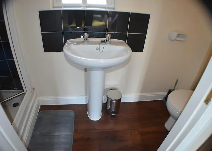 Schuster House * مانشستر