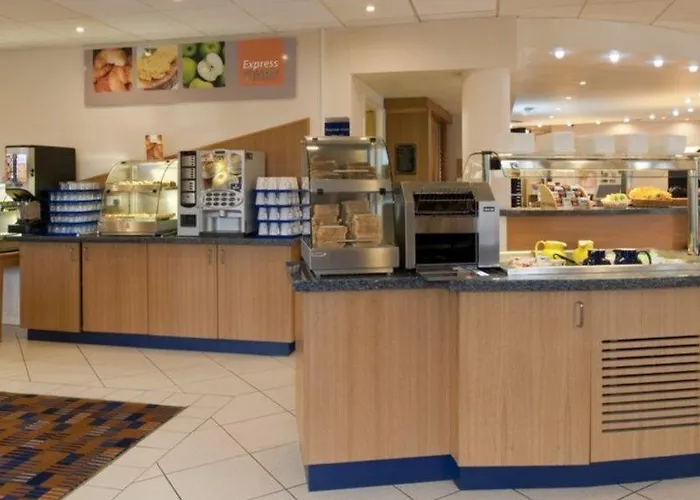 호텔 Express East By Ihg 3*