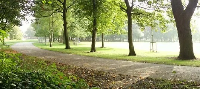 Alexandra Heights 公寓 *