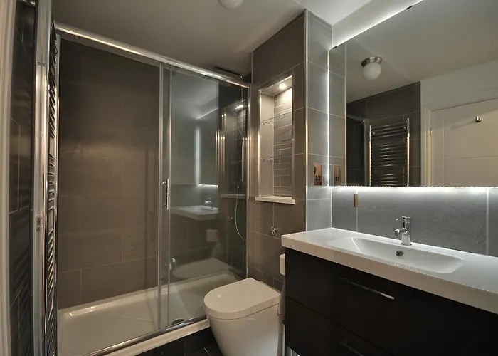 The Garden Apartment, Near Airport & Daire