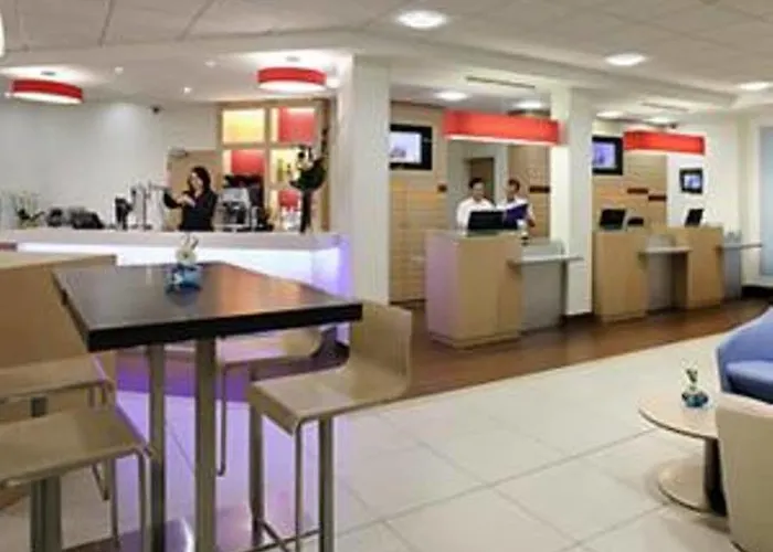Ibis Centre 96 Portland Street 3*