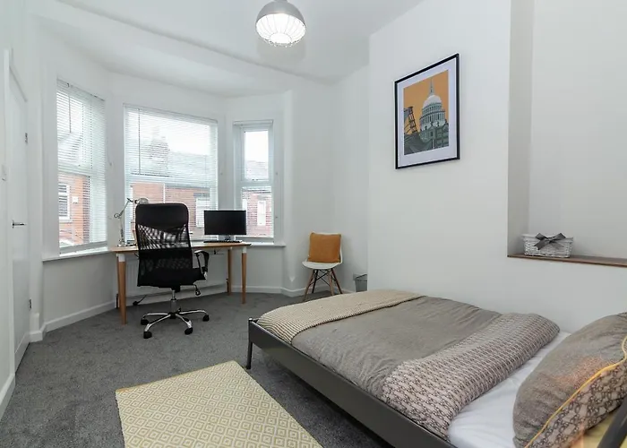 Park House - Large 3 Bedroom Victorian House, 10 Mins From * 맨체스터