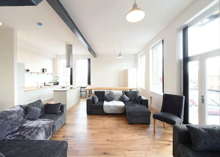 Stunning High Spec Sleep 14 Manchester