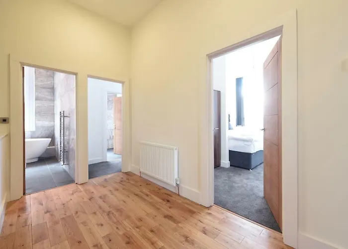 Stunning High Spec Sleep 14 Manchester