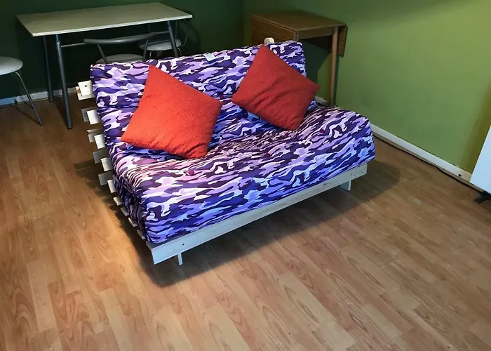 Flat 9a Badby Close * Manchester