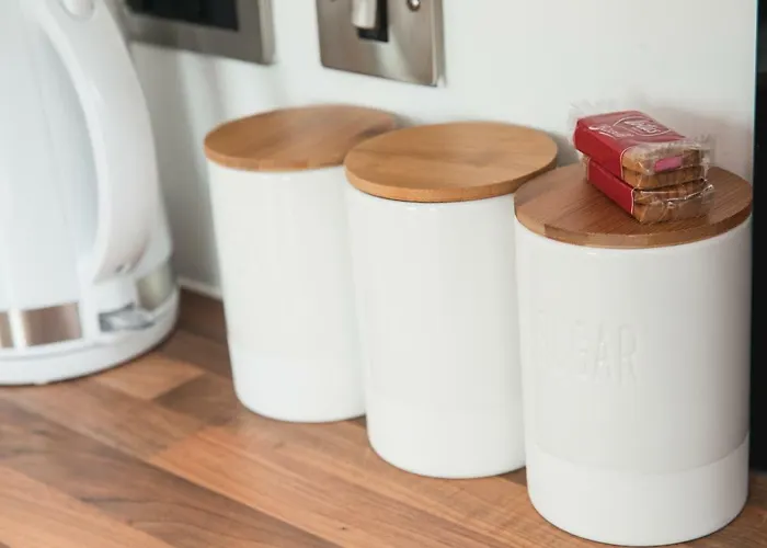 Free Street Parking Subject To Availability 맨체스터