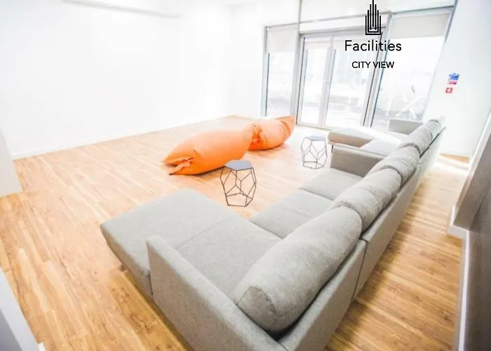 Free Street Parking Subject To Availability * 맨체스터