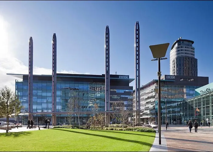 Free Street Parking Subject To Availability 아파트 *