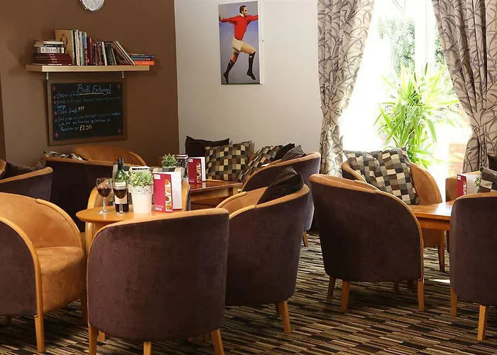 Express East By Ihg Hotel