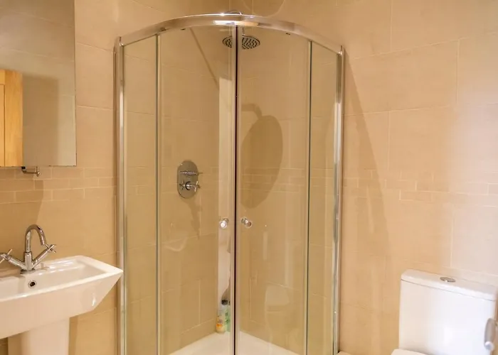 No 1 - The Old Red King Pub, Whitefield, Apartment