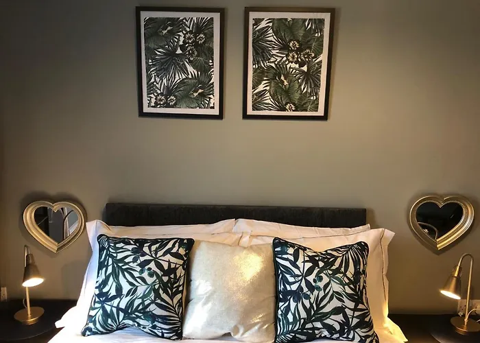 3. Stylish Private Double Near Centre *