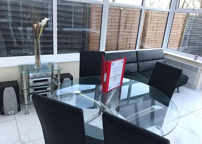 My-places Abbotsfield Court Townhouse 4 בית הארחה
