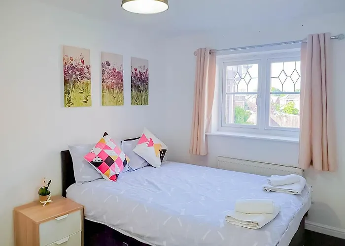 Airport Lounge - 3 Bed - 6 Persons מנצ'סטר